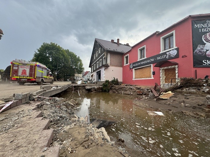 W zniszczonym przez powódź Stroniu Śląskim