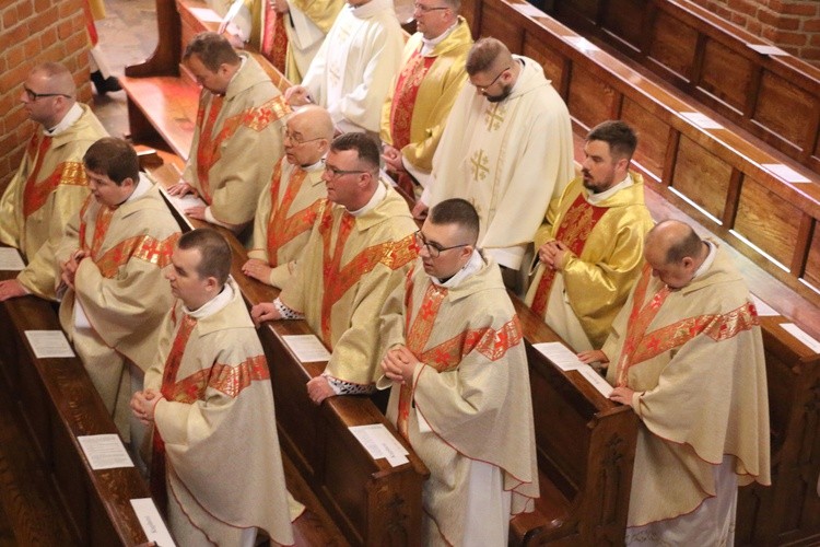 Msza Krzyżma w katedrze elbląskiej cz. 1 