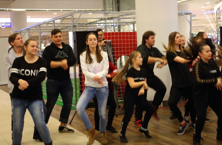 Taneczny flash mob w Elblągu