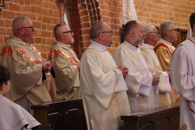 Msza Krzyżma w katedrze elbląskiej cz. 1 