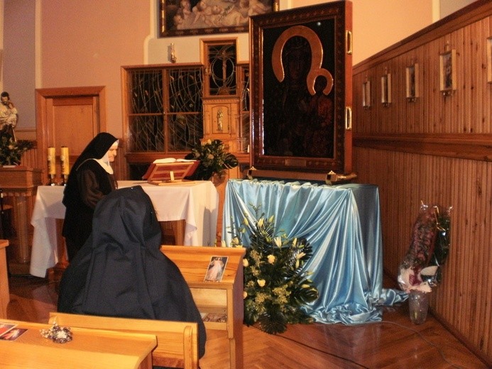 Obraz Matki Bożej Jasnogórskiej za klauzurą przasnyskiego klasztoru