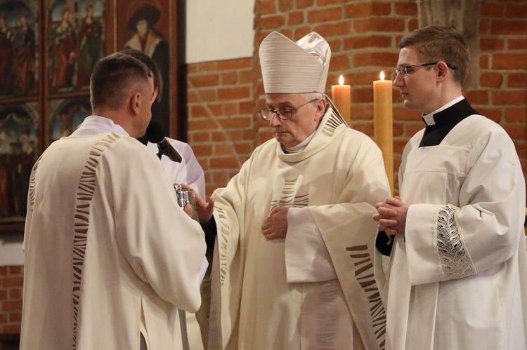 Msza Krzyżma w katedrze elbląskiej cz. 1 