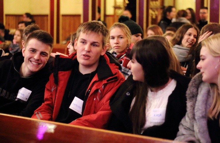 Prabuty. Czuwanie młodzieży diecezji elbląskiej