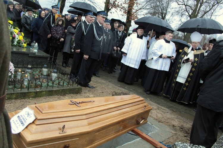 Pogrzeb ks. kan. Andrzeja Niesłuchowskiego