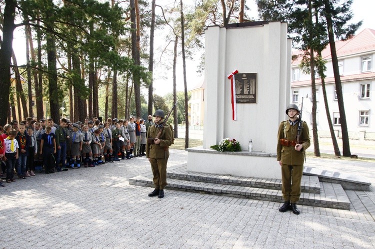 Odsłonięcie tablicy zamordowanych harcerzy w Lublińcu
