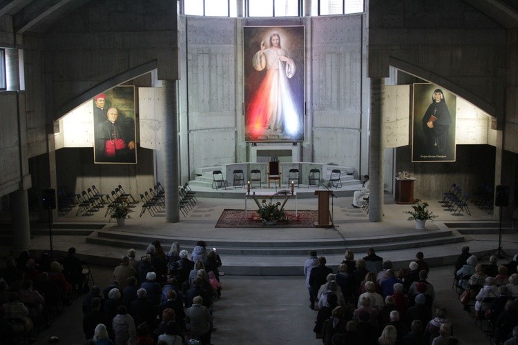 Płock. Pierwsza Msza św. w budowanym sanktuarium Bożego Miłosierdzia