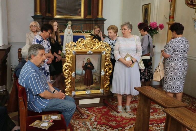 Popowo Kościelne. Procesja eucharystyczna z udziałem abp. Salvatore Pennacchia