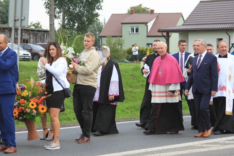 Karniewo. Dożynki diecezjalne cz. 1