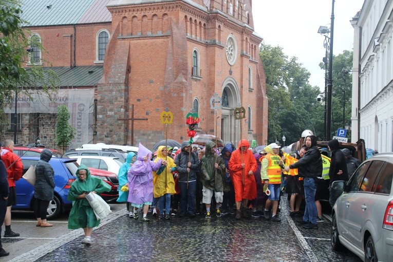 Pielgrzymka na Jasną Górę. Wyjście z Płocka cz.1