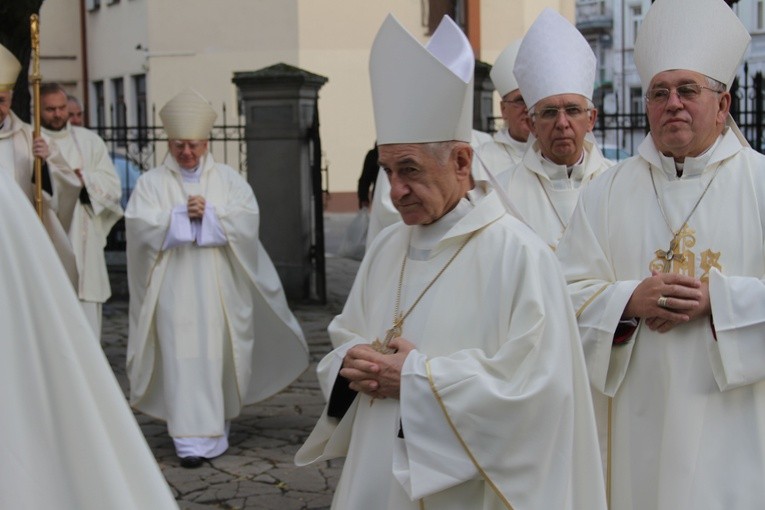 Episkopat w Płocku. Msza w kolegiacie
