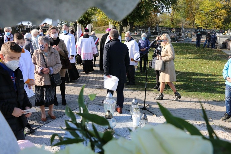 Mława. Poświęcenie pomnika Dzieci Nienarodzonych