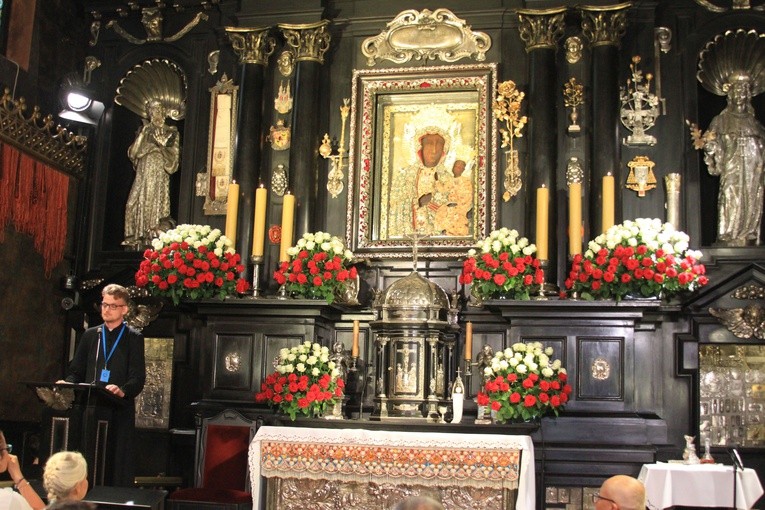 Pielgrzymka. W kaplicy Matki Bożej