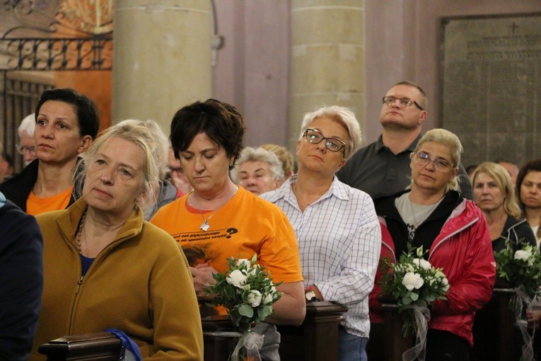 Pielgrzymka na Jasną Górę. Msza św. w katedrze cz. 2