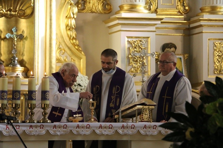 Pomiechowo. Pogrzeb ks. kan. Franciszka Kacprzyckiego