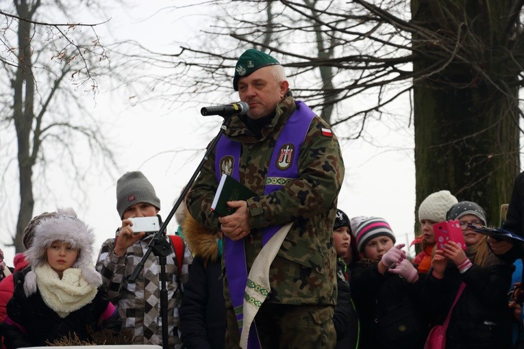 Przy powstańczej mogile