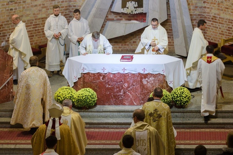 Symbole ŚDM - parafia św. Jerzego
