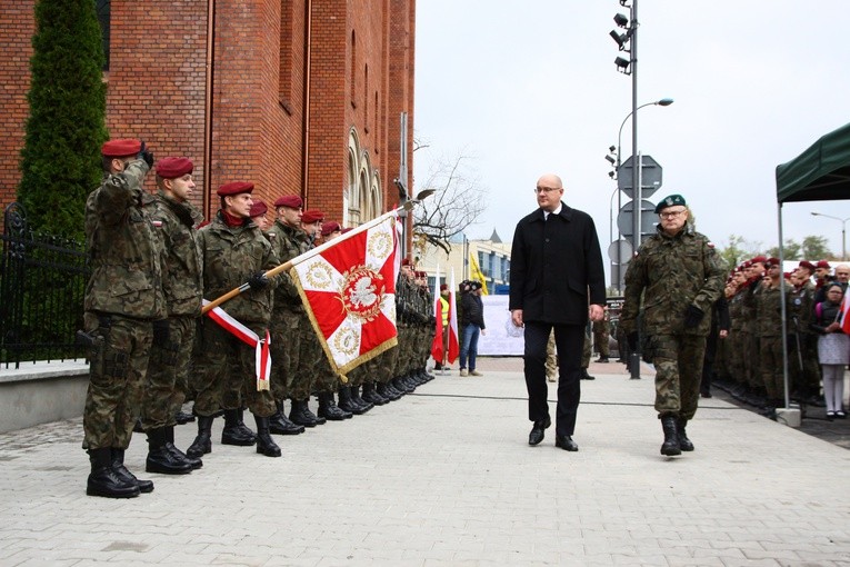 Odsłonięcie obelisku gliwickich cichociemnych
