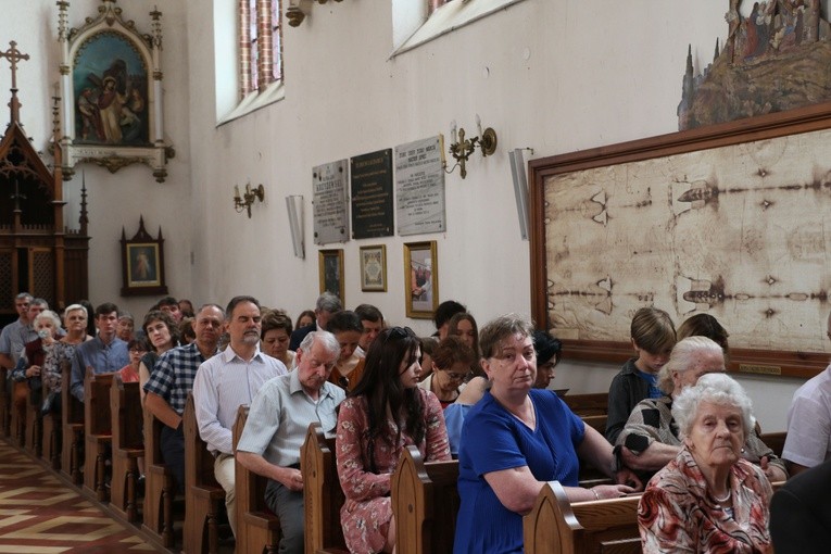 Popowo Kościelne. Wprowadzenie relikwii bł. Carla Acutisa