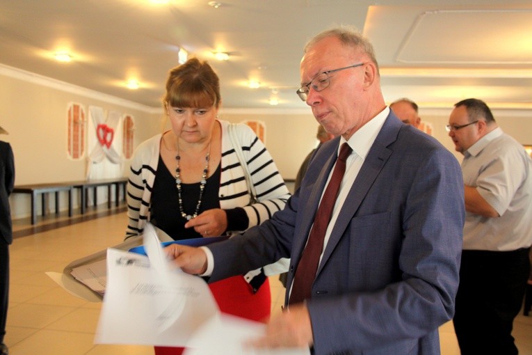 Raciąż. Wojewoda rozmawia z rolnikami