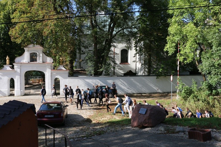 Pielgrzymka młodych z Rypina do Obór
