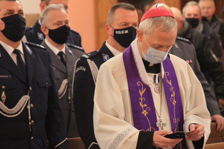 Biskup Piotr Libera otrzymał medal okolicznościowy z okazji 82. rocznicy Zbrodni Katyńskiej, przyznany przez Międzynarodowe Stowarzyszenie Policji Region IPA Płock.