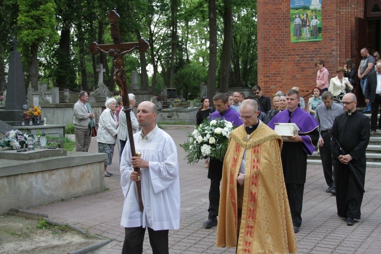 Pogrzeb dzieci zmarłych przed urodzeniem