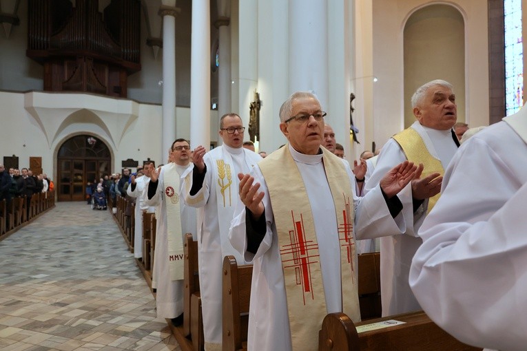 Msza krzyżma świetego w katedrze