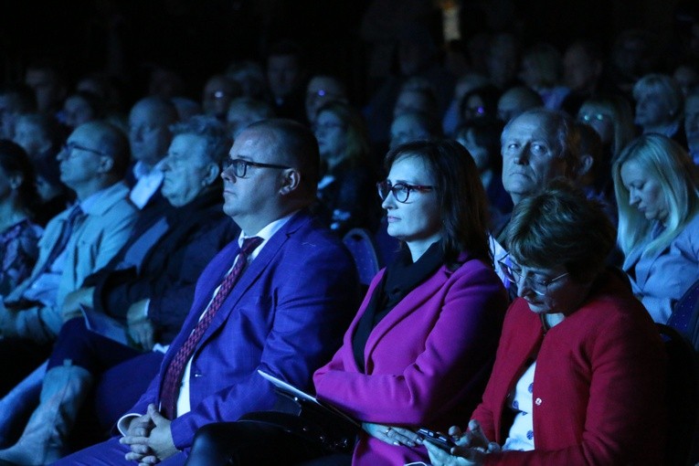 Czerwińsk n. Wisłą. Koncert jubileuszowy w przyklasztornych ogrodach