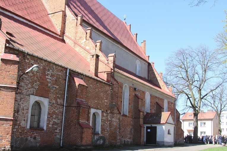Maków Mazowiecki. Poświęcenie krzyża morowego