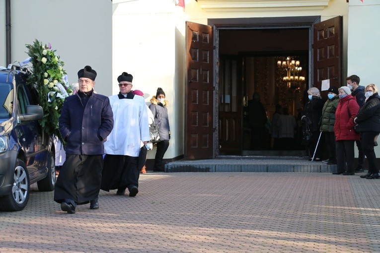Pomiechowo. Pogrzeb ks. kan. Franciszka Kacprzyckiego