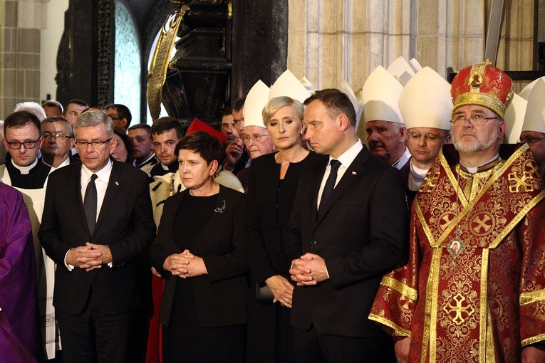 Kard. Macharski spoczął na Wawelu