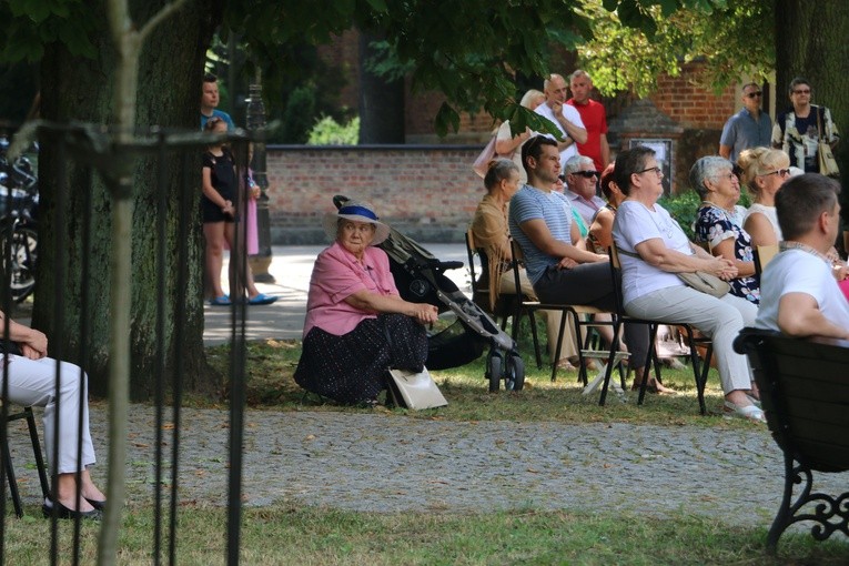 Ciechanów. Koncert papieski w farze