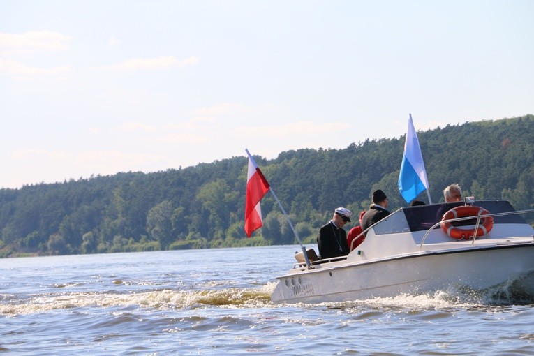 Czerwińsk n. Wisłą. Różaniec z bp. Piotrem Liberą