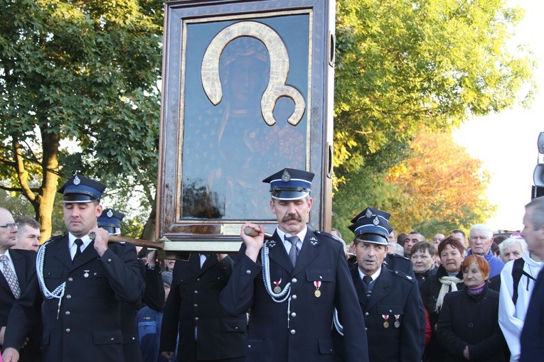Dąbrowa. Nawiedzenie w parafii św. Stanisława BM