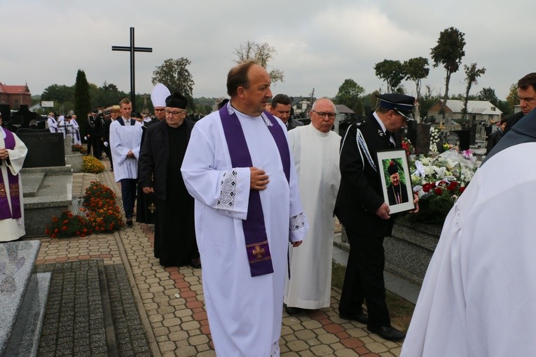 Stara Wrona. Uroczystości pogrzebowe ks. kan. Wawrzyńca Ulanowskiego