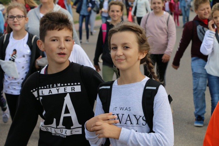 Rostkowo. Pielgrzymka dzieci (część I)