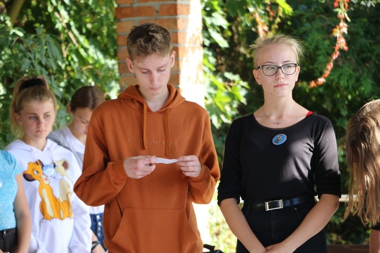 Pielgrzymka młodych z Rypina do Obór
