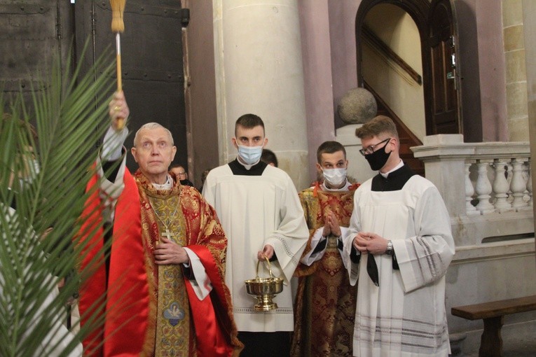 Płock. Niedziela Palmowa w katedrze