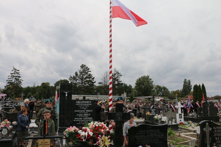 Chociszewo. Uroczystości przy mogile Męczenników Fortu III w Pomiechówku