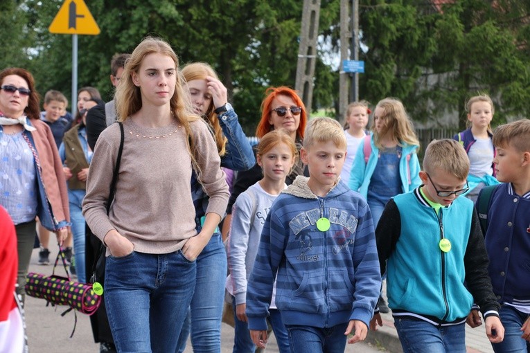Rostkowo. Pielgrzymka dzieci (część I)