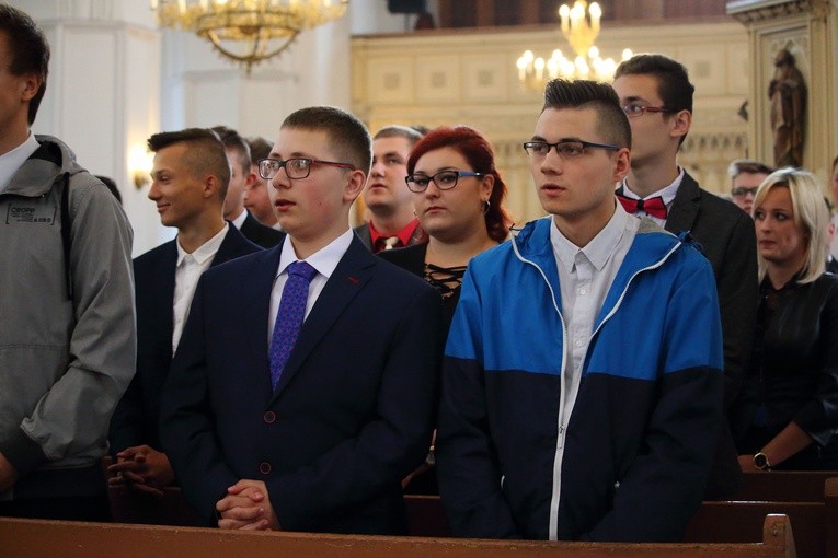 Nowy Staw - parafia św. Mateusza Apostoła