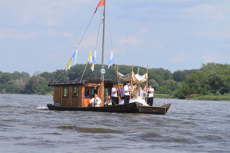 Wiślana procesja eucharystyczna. Cz. 2