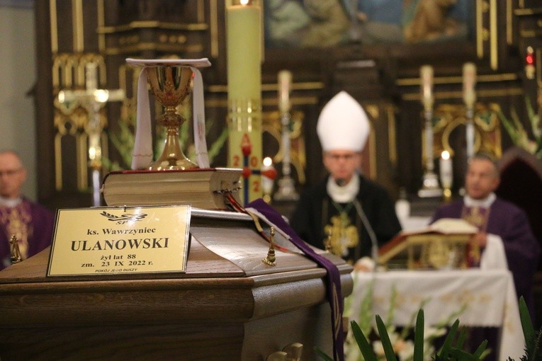 Stara Wrona. Uroczystości pogrzebowe ks. kan. Wawrzyńca Ulanowskiego