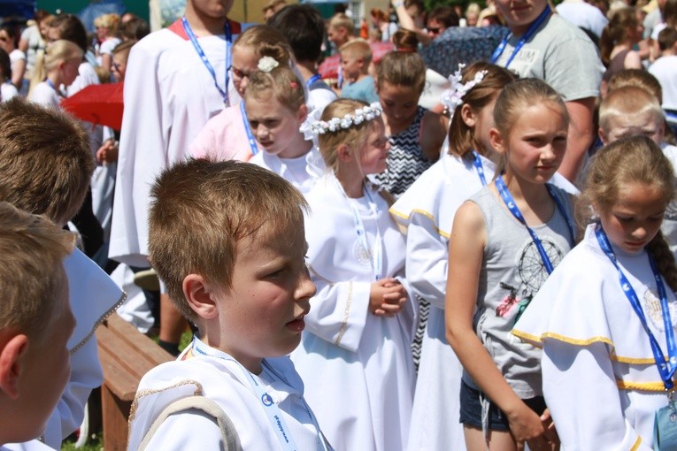 Ministranci i dzieci komunijne w Czerwińsku