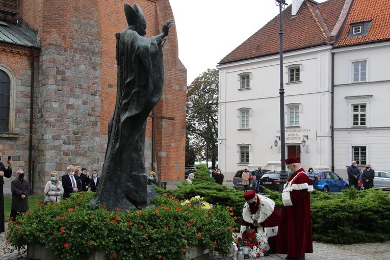 Jednym z najważniejszych wydarzeń Dni Kultury Chrześcijańskiej w Płocku, są obchody Dnia Papieskiego.