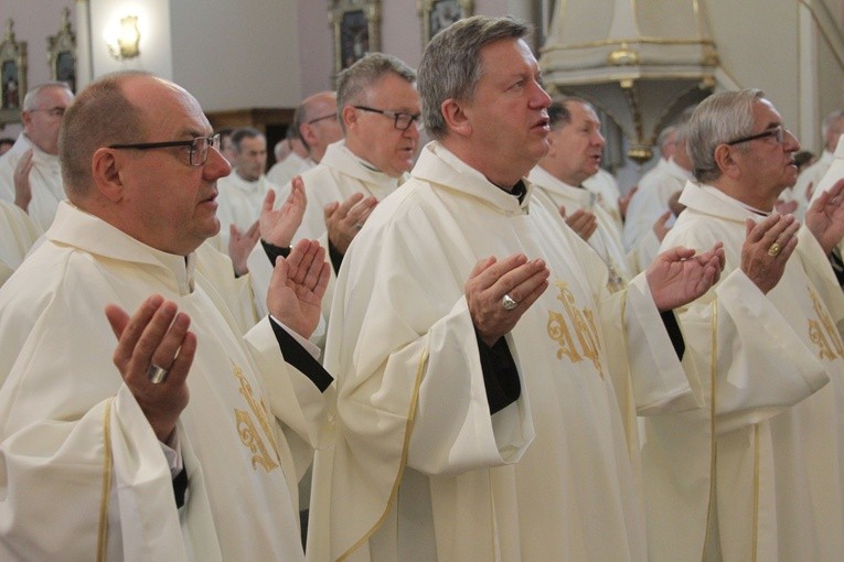 Episkopat w Płocku. Msza w kolegiacie