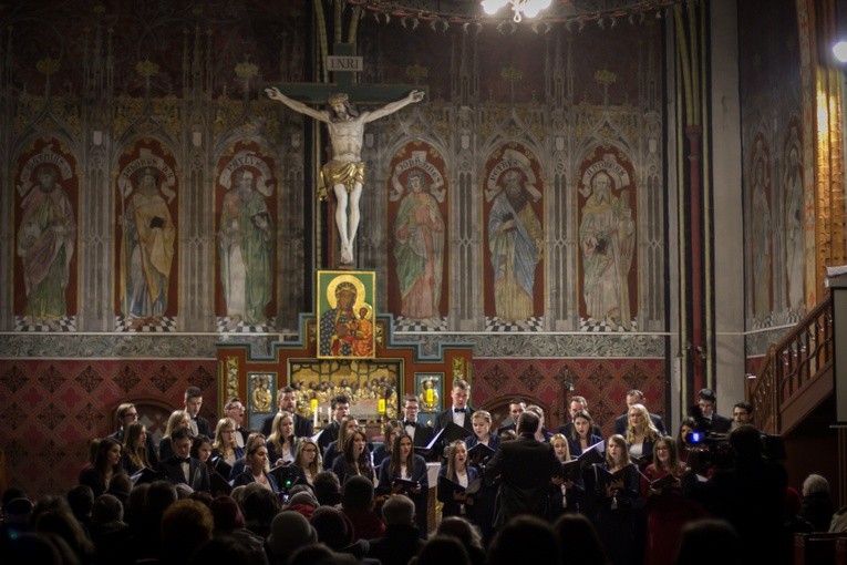 Muzyka pod łukowym sklepieniem