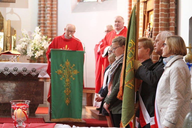 Dąb Pamięci w par. Janowiec Kościelny