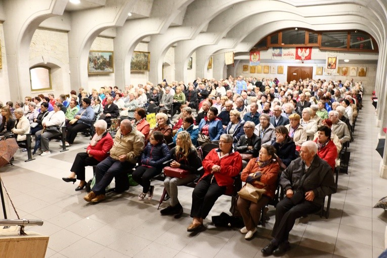 Pielgrzymka osób modlących się o powołania 