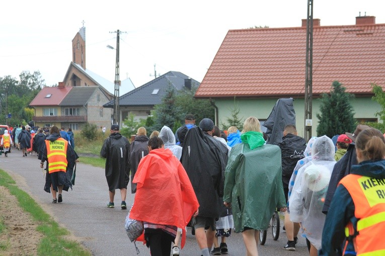 Pielgrzymka. Pątnicy w Sendeniu